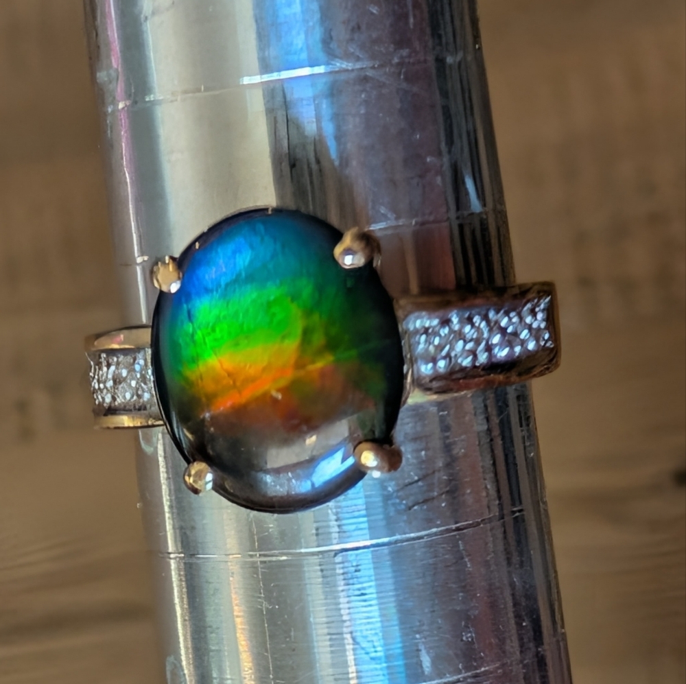 14k Ammolite and Dimond ring sz-8 - EUC